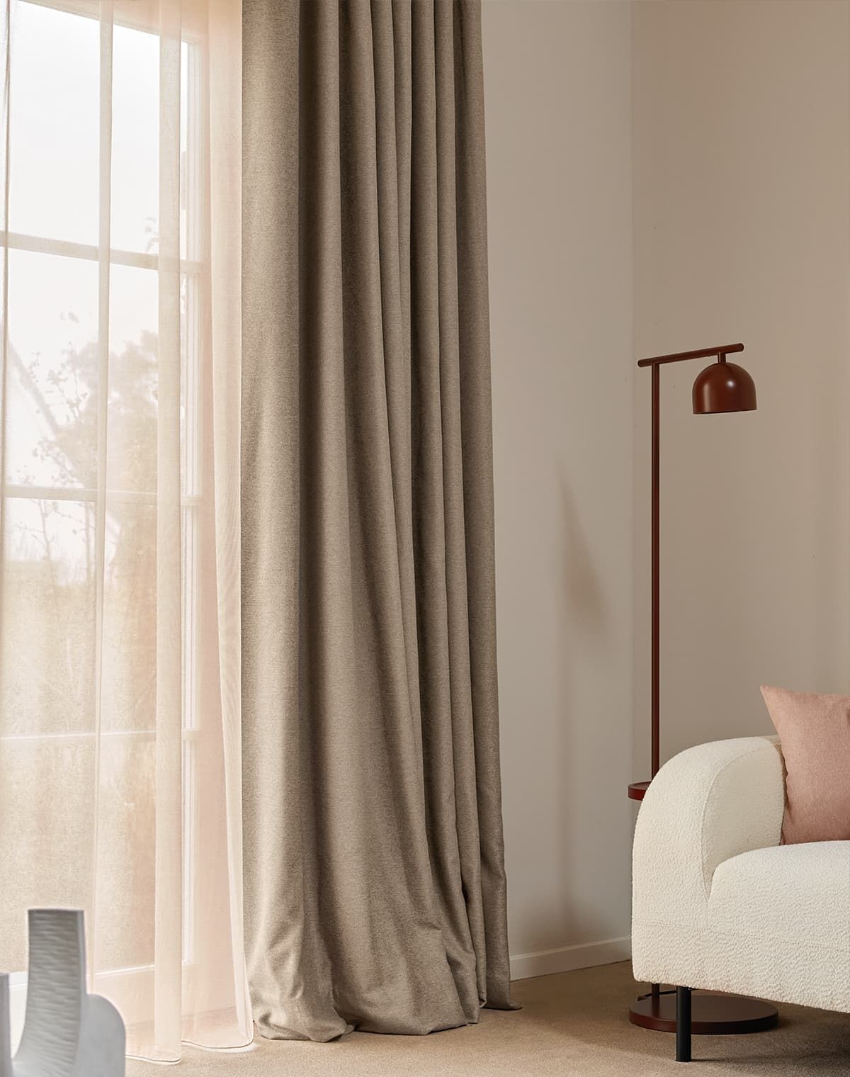 Bild zu Thermostoffe als Hitzeschutz im Sommer von RAMM Raumausstattung Frankfurt